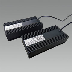 チャバネゴキブリUVライト殺虫機／ 品番　M2937UVL-612H